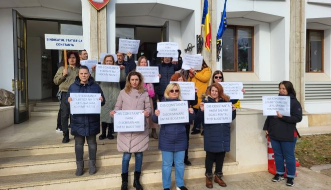 Continuă PROTESTELE, LA CONSTANŢA! Angajaţii Direcției Județene de Statistică îşi strigă nemulţumirile, în stradă