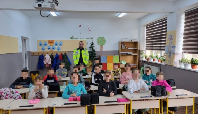 Polițiștii, prezenți în rândul elevilor din Crucea - img20240113wa0002-1705150471.jpg