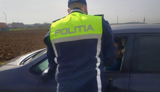 CONSTANŢA. Bărbat fără permis, prins conducând un autoturism radiat din circulație de ani buni