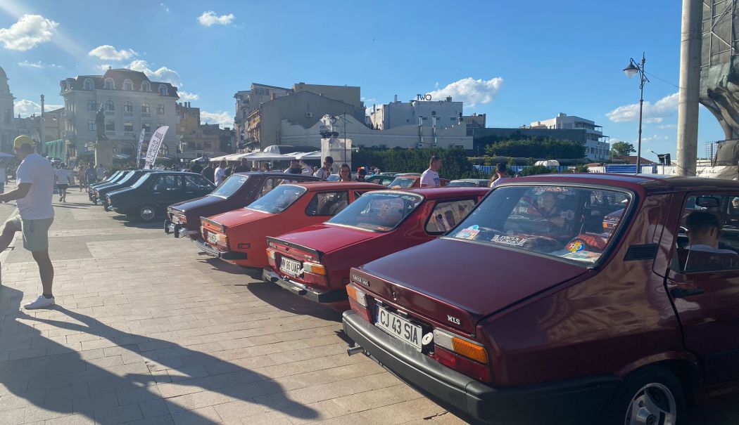 Foto / Spectacol în Piața Ovidiu! Evenimentul Dacia Clasic a reunit zeci de iubitori ai legendarelor autoturisme - img20240615wa0028-1718467219.jpg