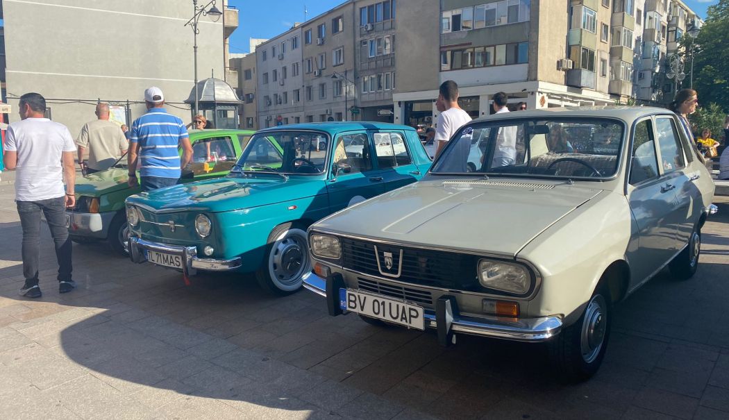 Foto / Spectacol în Piața Ovidiu! Evenimentul Dacia Clasic a reunit zeci de iubitori ai legendarelor autoturisme - img20240615wa0029-1718467116.jpg