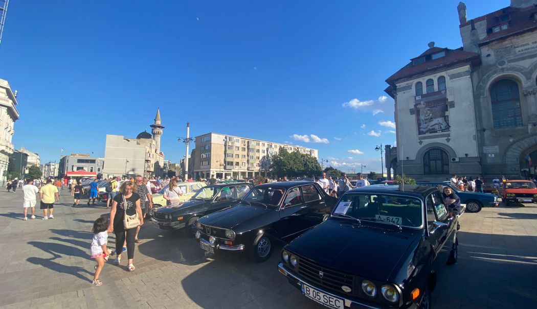 Foto / Spectacol în Piața Ovidiu! Evenimentul Dacia Clasic a reunit zeci de iubitori ai legendarelor autoturisme - img20240615wa0032-1718467151.jpg