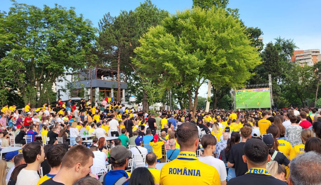 Emoții în Parcul de la Gară! Sute de oameni, un singur glas: "Hai, România!"
