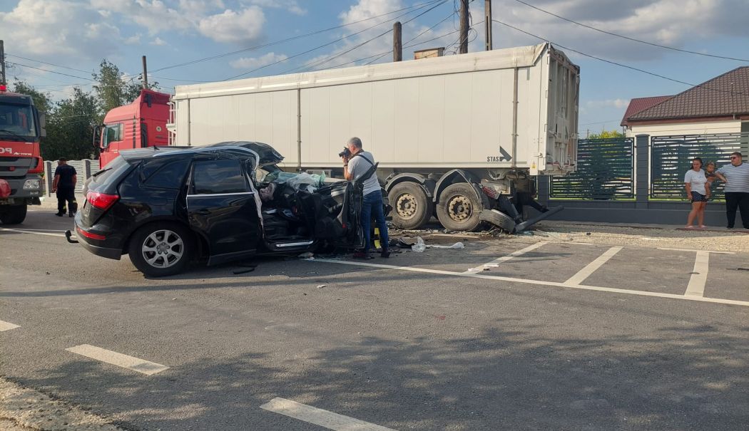 Jud. Constanța. Accident între o mașină și un TIR. Intervin două echipaje SMURD - img20240727wa0040-1722092277.jpg
