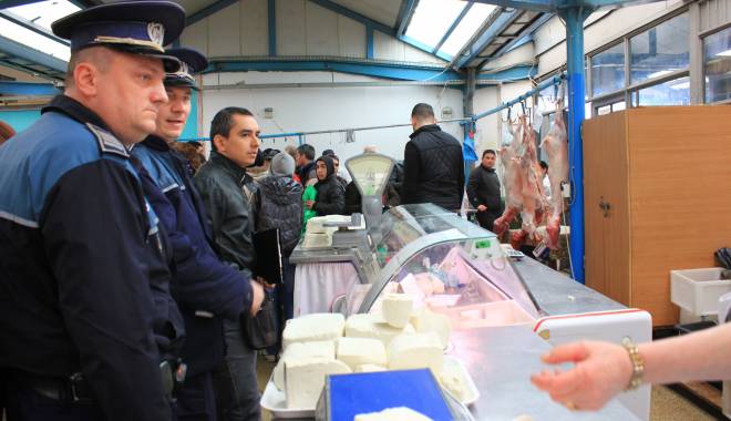 Galerie foto. RAZII ale Poliției, astăzi, în piețele din Constanța - img2125-1428572972.jpg