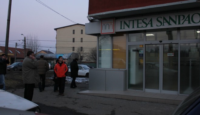 JAF ARMAT la o bancă din Constanța - img2746-1331312786.jpg