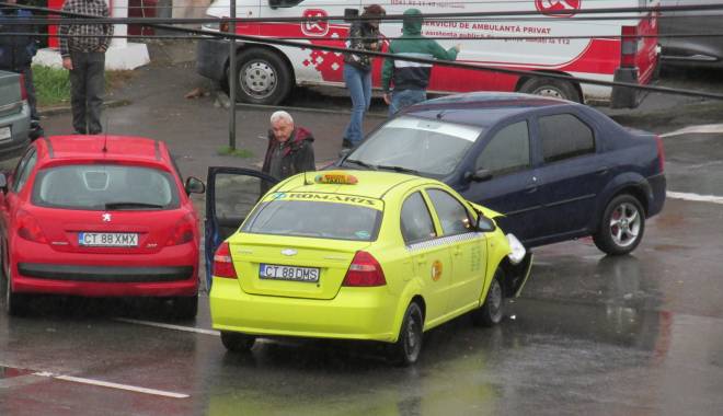 Galerie FOTO. Haos pe bulevardul I.C. Brătianu. Mai multe mașini implicate într-un accident. Două victime. Update - img2779-1416568832.jpg