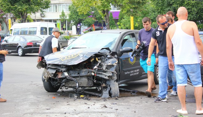 ACCIDENT în zona Dacia / Două persoane au ajuns la spital - Galerie FOTO - img3009-1405068615.jpg