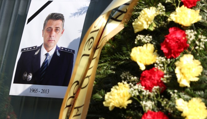 Unul dintre cei mai buni polițiști din Constanța, înmormântat cu onoruri militare / GALERIE FOTO - img3017-1361281399.jpg