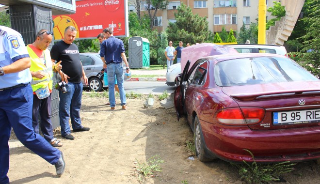 ACCIDENT în zona Dacia / Două persoane au ajuns la spital - Galerie FOTO - img3027-1405068897.jpg