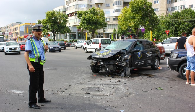 ACCIDENT în zona Dacia / Două persoane au ajuns la spital - Galerie FOTO - img3032-1405068796.jpg
