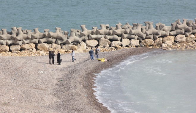 FOTO/ Femeie găsită moartă pe plaja Trei Papuci - img3891-1361444096.jpg