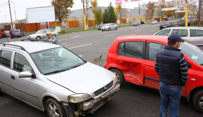 Galerie FOTO. Accident în lanț, în Constanța. Trei mașini implicate - img4229-1415781595.jpg