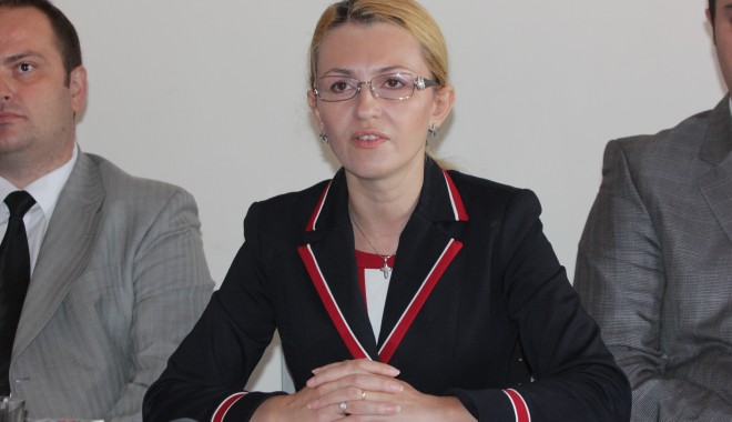 Peste 100 de persoane demisionează din PDL Constanța și se alătură deputatului Maria Stavrositu - img4483-1351255642.jpg