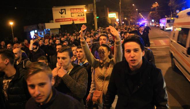GALERIE FOTO-VIDEO / Constănțenii, din nou în stradă. 2.000 de oameni au plecat în marș și au scandat 
