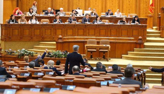 Senatul a votat impozitarea pensiilor speciale - img5268salaplencameradeputatilor-1568799508.jpg