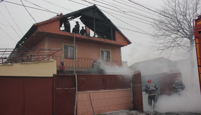 Galerie FOTO / Un incendiu a nimicit o vilă din municipiul Constanța - img5494-1355922389.jpg