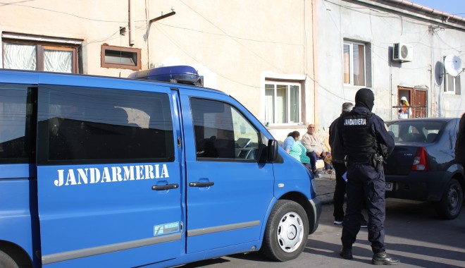 UPDATE - Percheziții de amploare în Constanța. 12 traficanți de droguri, duși la audieri- Galerie FOTO - img5792-1413272331.jpg