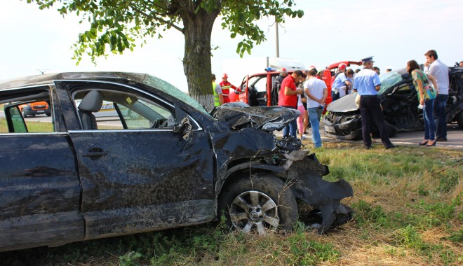 GALERIE FOTO / Accident rutier GRAV între Constanța și Valu lui Traian. UN MORT și patru răniți grav - img5801-1410354644.jpg