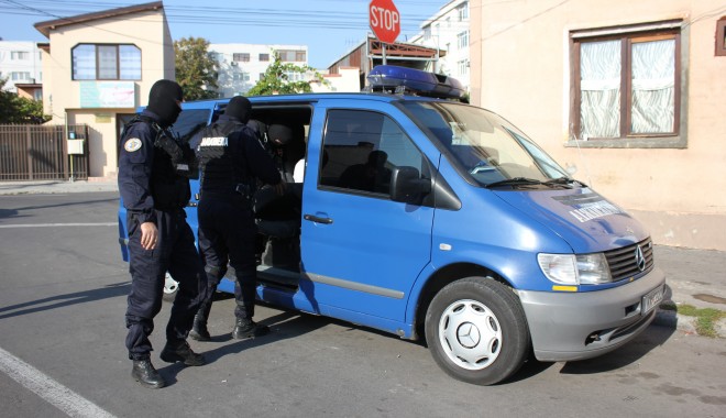 UPDATE - Percheziții de amploare în Constanța. 12 traficanți de droguri, duși la audieri- Galerie FOTO - img5809-1413272360.jpg