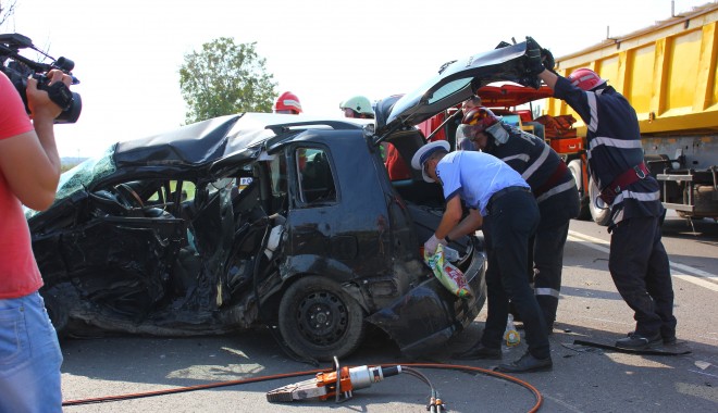 GALERIE FOTO / Accident rutier GRAV între Constanța și Valu lui Traian. UN MORT și patru răniți grav - img5907-1410354725.jpg