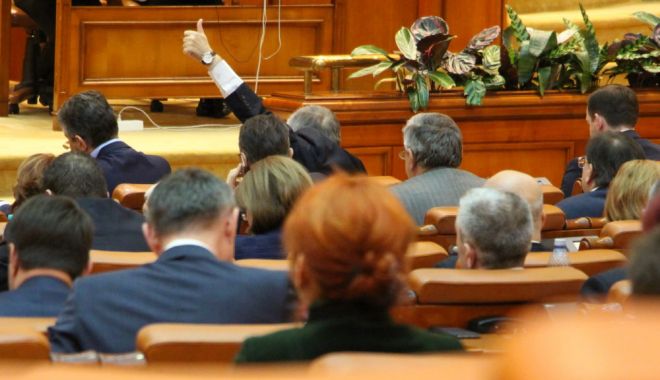 Deputații au decis: Guvernul nu mai poate emite ordonanțe în vacanța parlamentară! - img5965sistemelectronicdevotvota-1576573744.jpg