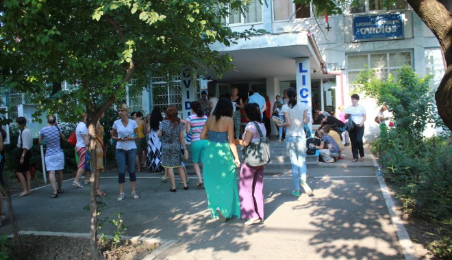 Galerie FOTO / A început examenul de titularizare! Iată unde au loc probele în municipiul Constanța - img5982-1375167679.jpg