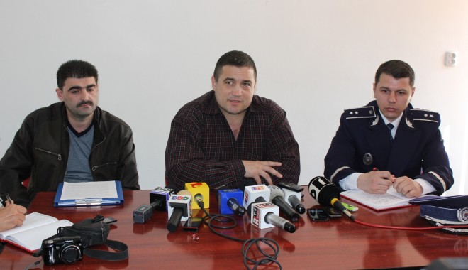 DESCINDERI / 12 polițiști sunt cercetați pentru furturi masive comise în portul Constanța - img6084-1332239625.jpg