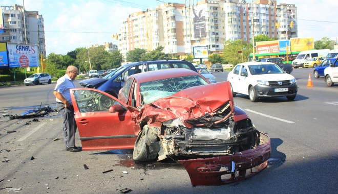 GALERIE FOTO / DEZASTRU ÎN INTERSECȚIA DE LA GARĂ. Mașină de Bulgaria urmărită de Poliție a intrat în plin în mașina primarului - img6107-1470382374.jpg