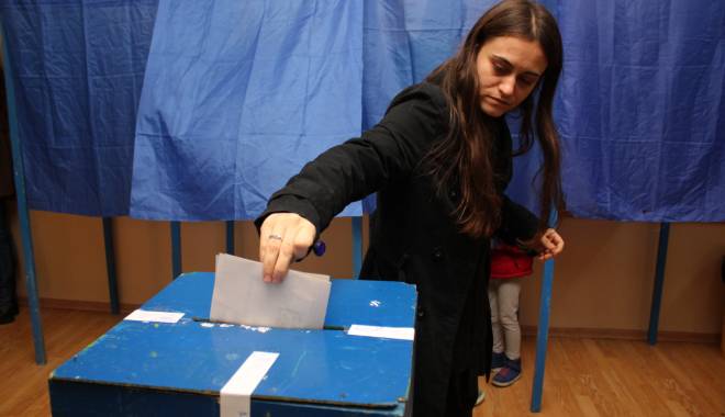 BEC, ora 17,30: PREZENȚĂ MASIVĂ la VOT! - img6454-1416152199.jpg