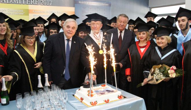 Ceremonie de absolvire a studiilor, organizată la Universitatea 