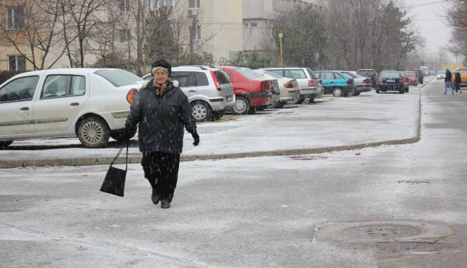 Galerie FOTO. Iarna și-a intrat în drepturi, la Constanța. Ninge ca în povești! - img7066-1420374727.jpg