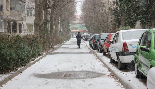 Galerie FOTO. Iarna și-a intrat în drepturi, la Constanța. Ninge ca în povești! - img7076-1420374782.jpg