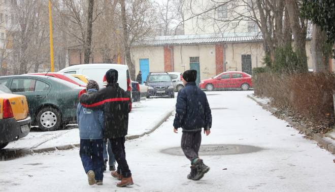 Galerie FOTO. Iarna și-a intrat în drepturi, la Constanța. Ninge ca în povești! - img7077-1420374760.jpg
