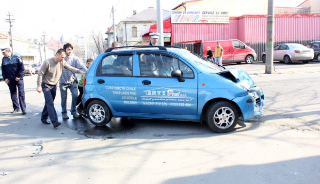 Impact între un Matiz și un Hyundai pe strada Atelierelor (GALERIE FOTO) - img7237-1332533733.jpg