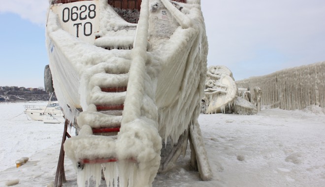 FOTOGRAFII SPECTACULOASE/ Gerul a transformat ambarcațiunile din portul Tomis în statui de gheață - img7247-1328791345.jpg