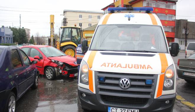 Galerie FOTO. Haos pe bulevardul I.C. Brătianu. Mai multe mașini implicate într-un accident. Două victime. Update - img8092-1416570061.jpg