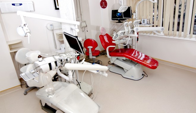 Care sunt beneficiile fațetelor dentare - img8105-1361193044.jpg
