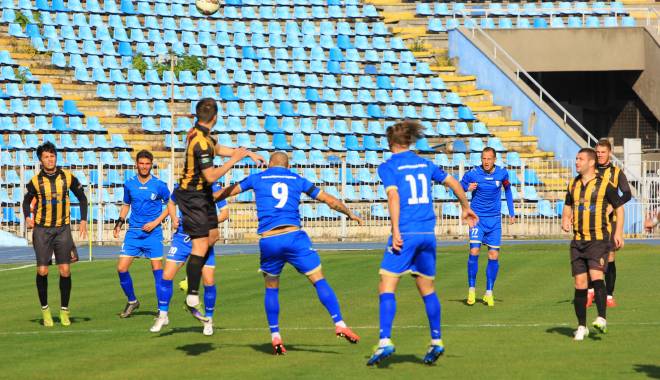 Fotbal: FC Farul, victorie de răsunet cu Ceahlăul Piatra Neamț - img8464-1447528348.jpg
