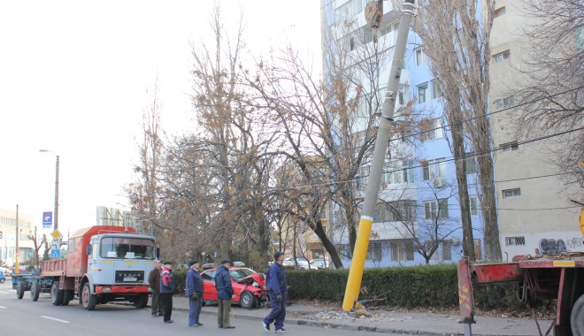 Accidentul de pe strada Mihai Viteazu, provocat de o șoferiță de 19 ani - img8542-1324209607.jpg