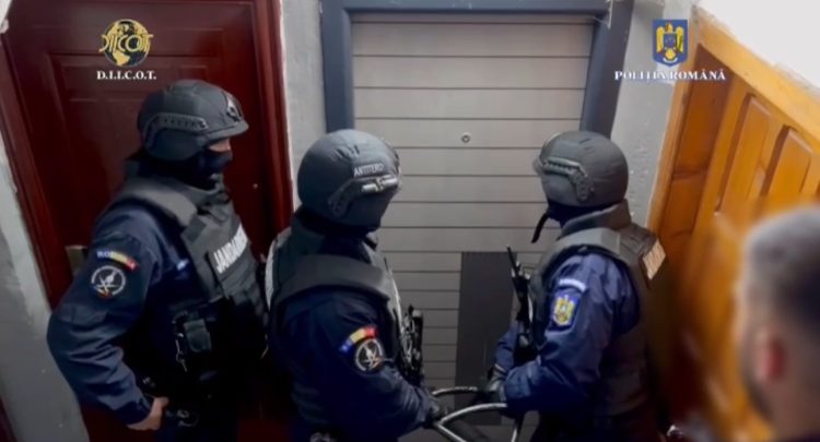 Percheziţii la reţea de traficanţi de droguri care introducea stupefiante în penitenciare
