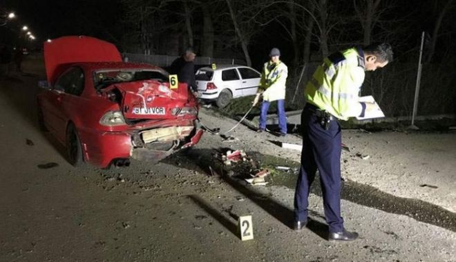 ACCIDENT ÎNFIORĂTOR! Doi tineri se zbat între viață și moarte, după ce au fost aruncați prin geamurile mașinii - img8683627500-1523176929.jpg