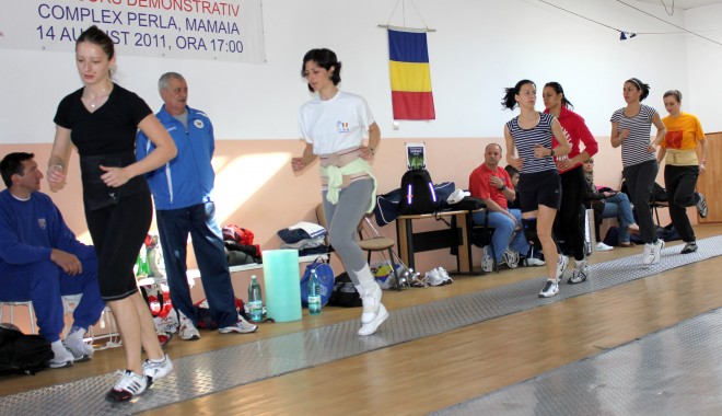 Lotul olimpic feminin de spadă se antrenează la Constanța - img9472-1333454746.jpg