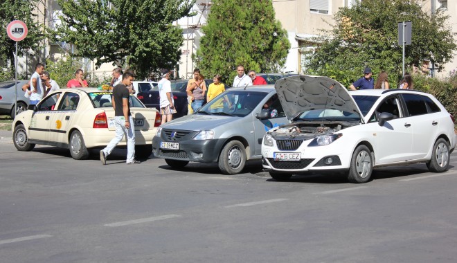 Taxi lovit de un Seat în Constanța / Galerie foto - img9784-1346679048.jpg