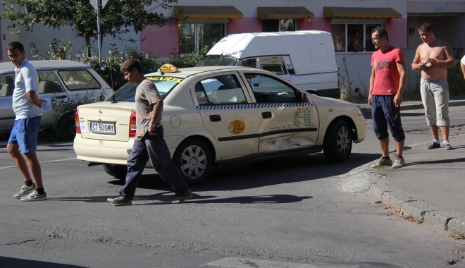 Taxi lovit de un Seat în Constanța / Galerie foto - img9792-1346679064.jpg