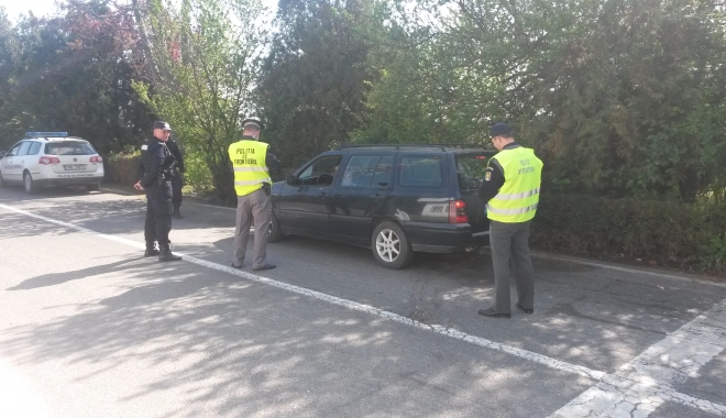 Polițiștii constănțeni, misiuni de prevenire pentru depistarea imigranților ilegali - imigranti-1460537878.jpg