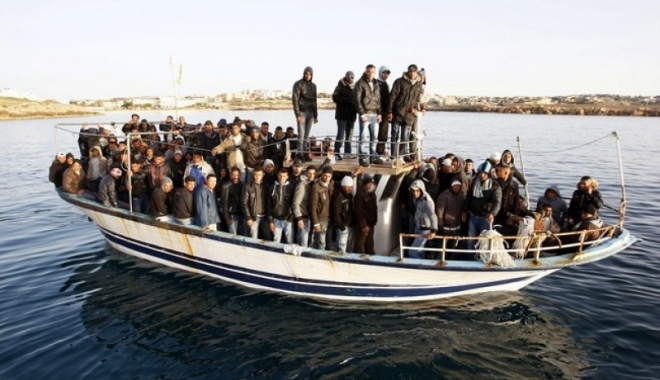 81 de migranți, salvați din apele Mării Mediterane de polițiștii de frontieră români - imigranti-1461061506.jpg