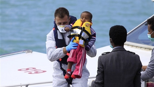 Aproximativ 3.400 de imigranți africani, salvați în sudul Mării Mediterane - imigranti-1469861177.jpg