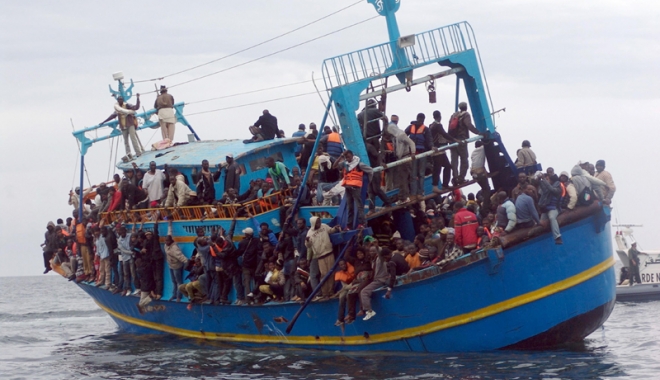 Sute de imigranți, salvați de la moarte de o ambarcațiune spaniolă - imigranti-1497186387.jpg