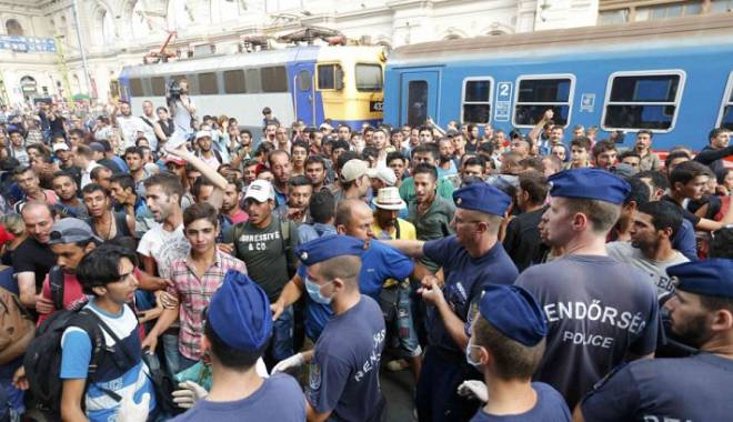 Criza imigranților. Trenurile între Salzburg și Munchen, suspendate! - imigrantigarakeletibudapesta1005-1442920762.jpg